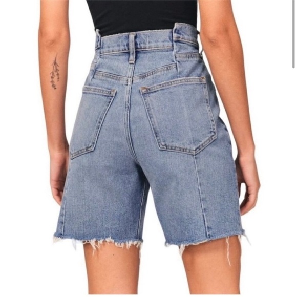 💙 NWT Abercrombie & Fitch The 7" Dad Short High Rise raw hem size 29 / size 8 - Picture 2 of 6